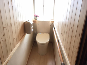 大きな段差のある和式トイレからバリアフリー洋式トイレリフォーム工事