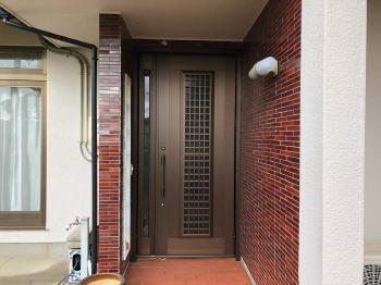 玄関を1日でリフレッシュ　ドアリモ工事