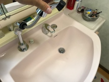 洗面化粧台の水栓金具交換工事