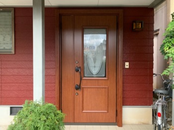 玄関ドア交換により雰囲気が変わった玄関