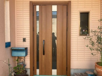 玄関ドアの交換も1日工事で完了！！