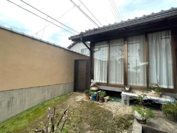 背の高い門扉新設でプライバシーを確保