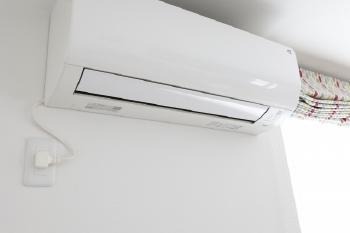 夏場　二階　暑さ　こもる　原因　エアコン　空気　屋根裏　ベランダ　カーテン　断熱