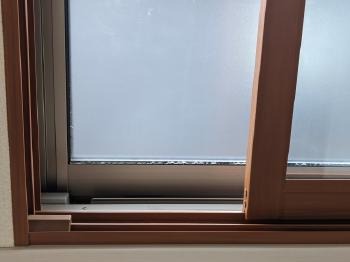 窓　断熱　室内　熱　逃がさない　結露　カーテン　壁　カビ　抑制　冷暖房　効果　良　温度差　ヒートショック　防止　遮音　防犯