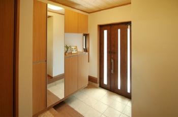 玄関ドア　断熱　リフォーム　温度差　結露　防止　省エネ　金属製　木製　ガラス　光　日光