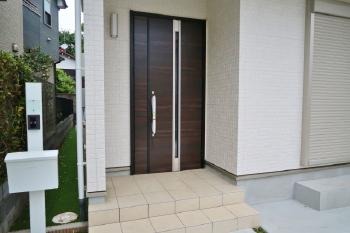 玄関ドア　断熱　リフォーム　温度差　結露　防止　省エネ　金属製　木製　ガラス　光　日光