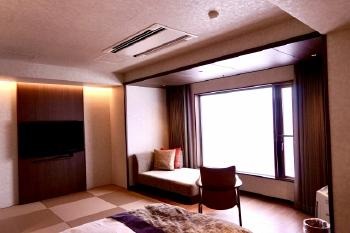 家の中　寒い　隙間風　断熱材　寒さ対策　リフォーム　窓　玄関