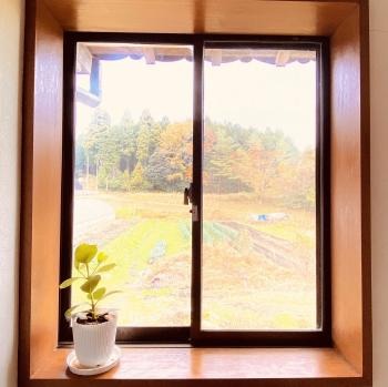 家の中　寒い　隙間風　断熱材　寒さ対策　リフォーム　窓　玄関