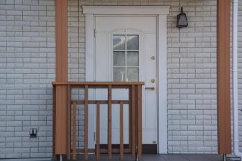 玄関ドア　断熱　リフォーム　温度差　省エネ　結露　抑制　素材　厚み　ポイント　樹脂