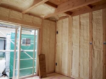 古い家　断熱リフォーム　断熱性能　寒い　原因　隙間風　コンクリート製建物　コールドドラフト現象