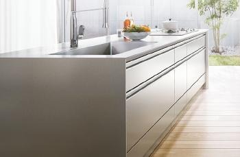 システムキッチン　扉　印象　変わる　木　ステンレス　ホーロー　塗装　オレフィン化粧板　メラミン化粧板