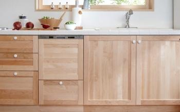 システムキッチン　扉　印象　変わる　木　ステンレス　ホーロー　塗装　オレフィン化粧板　メラミン化粧板