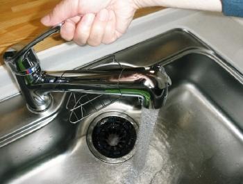 台所　キッチン　水漏れ　原因　排水トラップ　パッキン　排水ホース　破損　排水管　詰まり　蛇口　破損