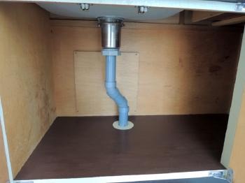 台所　キッチン　水漏れ　原因　排水トラップ　パッキン　排水ホース　破損　排水管　詰まり　蛇口　破損