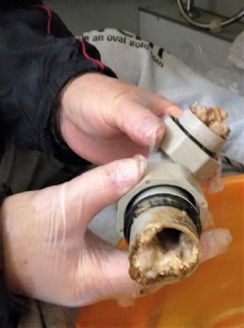 台所　キッチン　水漏れ　原因　排水トラップ　パッキン　排水ホース　破損　排水管　詰まり　蛇口　破損