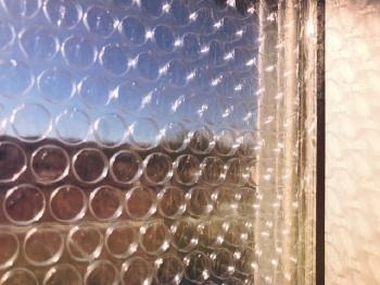 冬 窓際 寒い 冷気 断熱シート プチプチ リフォーム 断熱 内窓 ペアガラス