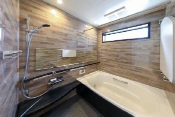 バスタブ　大きさ　足　伸ばせる　標準