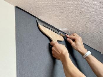 部屋　壁紙　アクセントクロス　アクセントウォール　選び方　家具　光　選定