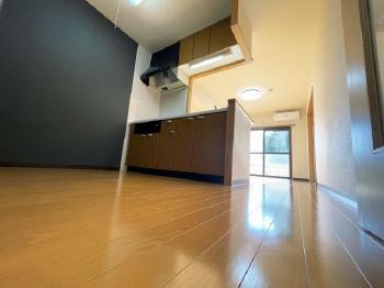 部屋　壁紙　アクセントクロス　アクセントウォール　選び方　家具　光　選定