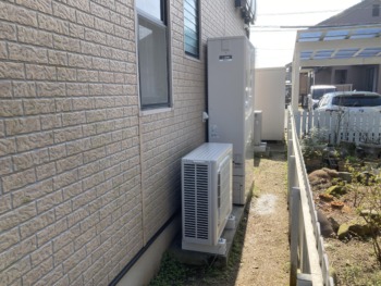 狭い敷地でも大丈夫。薄型エコキュートを交換しました。