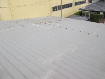 鉄板屋根を塗装で保護させていただきました★