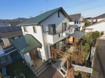 植栽との相性抜群☆屋根外壁塗装