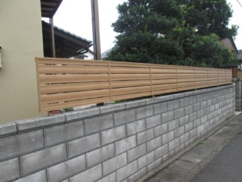 プライベート空間を守る目隠しフェンス