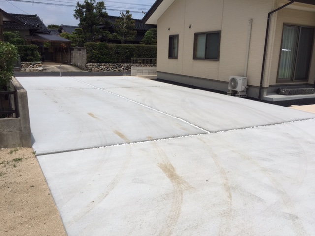 駐車スペース広々エクステリア工事