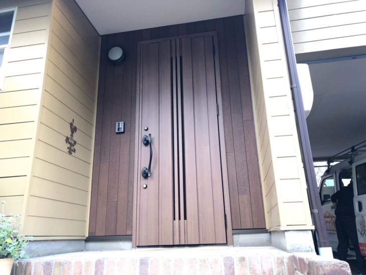 玄関まわりを「ガラッと」リニューアル工事