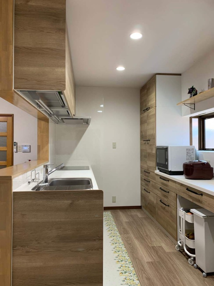 壁に向かってのI型から対面キッチンにリニューアル