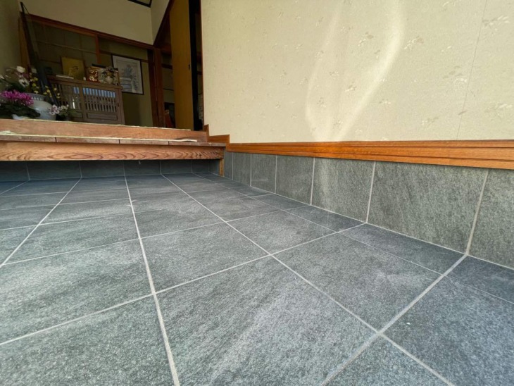 玄関をタイルで上質な空間にリフレッシュ♬