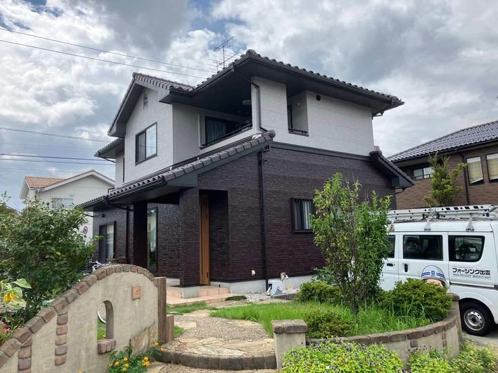 1階パイオニア×2階カラーボンドバーチグレーのツートンカラー外壁塗装☆