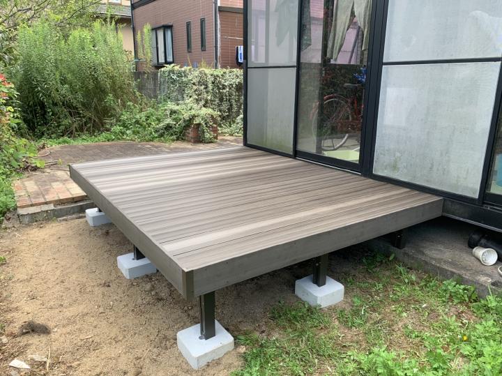 腐食・白アリに強く、普段のお手入れも簡単な「人工木材」のウッドデッキへ