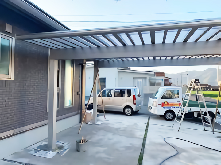 すっきりとしたフォルムのカーポート”エフルージュ”