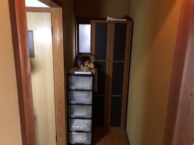 廊下のつきあたりに洗面化粧台を新設