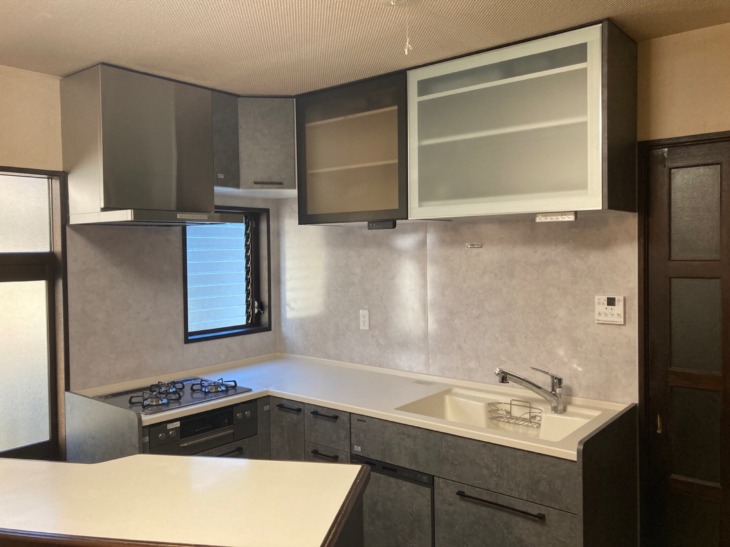 大胆イメチェン♪～タカラぴったりサイズ木製システムキッチン ”リフィット”L型～