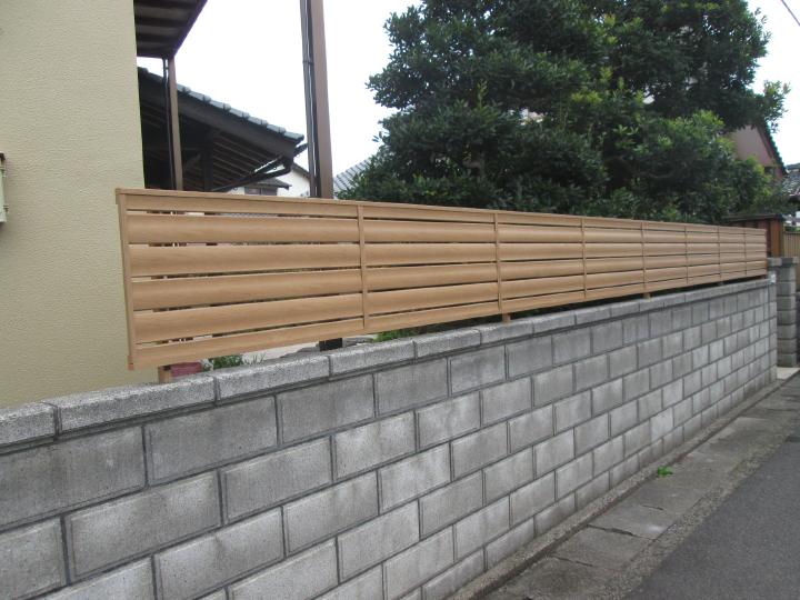 プライベート空間を守る目隠しフェンス