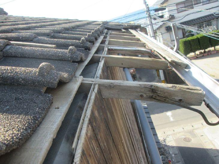 積雪+風害被害のセメント瓦を葺き替えさせていただきました