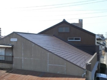 セメント瓦からガルバリウム銅板の屋根へ変身！