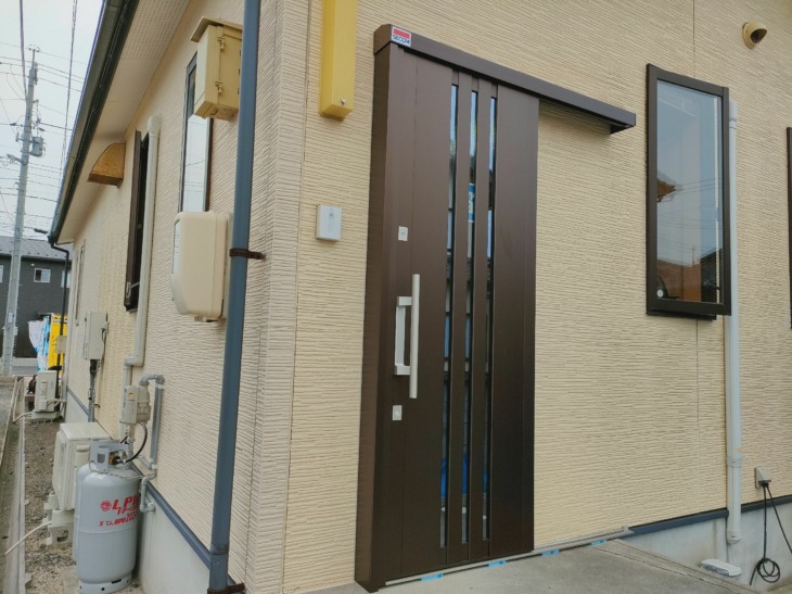 ドアのリニューアル☆カバー工法で工事約1日！機能性・外観も向上し大変身！