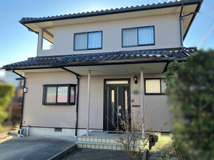 外壁色一身でシックな印象に☆