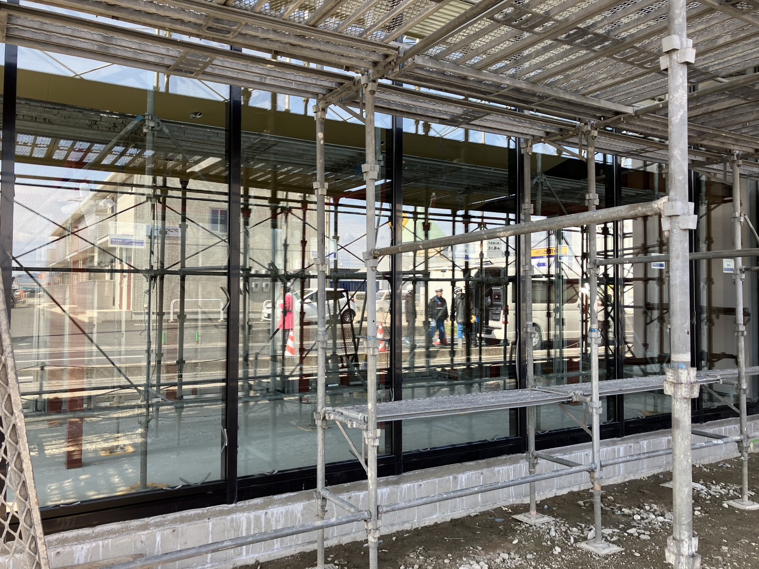 新社屋ストーリー㉒～外壁塗装完了＆大判ガラス取付～