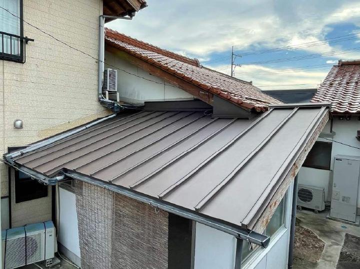 低勾配の瓦からガルバリウム屋根にリニューアル