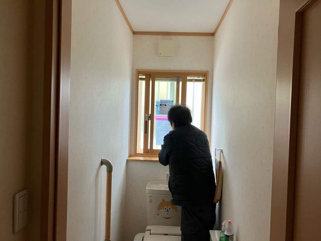 次に内窓をはめます。